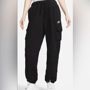 Black nike sweatpants with pockets on the side -NIKE